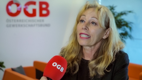 Die leitende Sekretärin des ÖGB, Ingrid Reischl bei einem Interview
